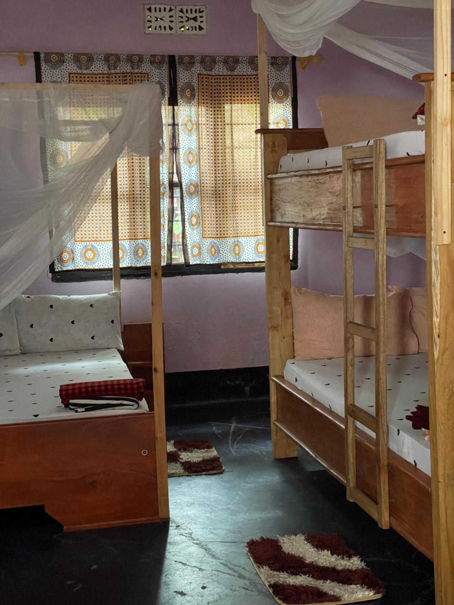 Ava Garden Backpackers Apartment Мто уа Мбу Екстериор снимка